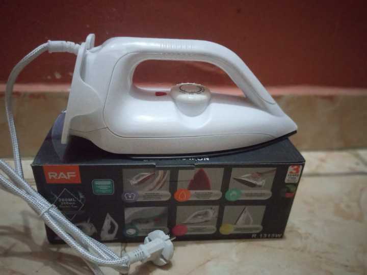 Steam%20Iron%20RAF%20Iron%20and%20Dry%20Iron%20-%20Spray%20and%20Steam%20with%20Ceramic%20Sole%20plate%201200%20to%202600%20watt%20dry%20and%20steam%20-%20Image%2010