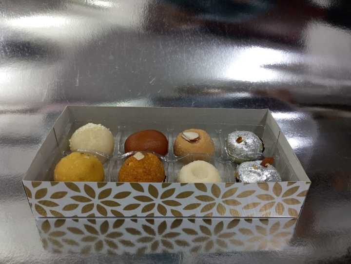 Qabool%20Hai%20Mithai%20Box,%20Nikkah%20Mithai%20Box,%20Half%20Kg.%20Mithai%20Box.%20Pack%20of%2014%20pcs.%20-%20Image%202