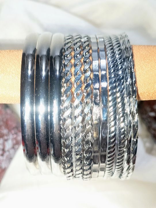 Gold%20&%20Silver%20Color%20Trendy%20Bangles%20Set%20%7C%20Fancy%20Pakistani%20Wedding,%20Mehndi%20&%20Party%20Wear%20Jewelry%20-%20Image%209