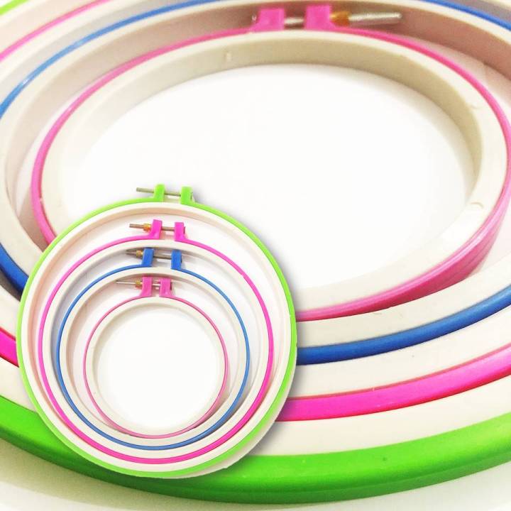 Plastic%20Embroidery%20Frames%20Set%20of%204%20Hoops%20-%20Image%204