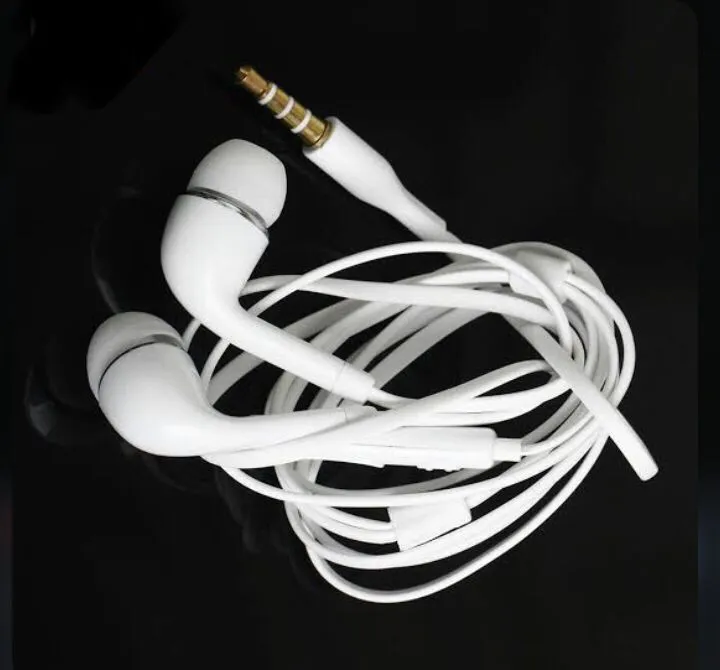 (Buy%201%20Get%201%20Free)%20J5%20High%20Quality%20Stereo%20Sound%20In-ear%20Headphones%203.5mm%20Wired%20Earphones%20Cable%20Headsets%20with%20Mic%20Earbuds%20for%20Mobile%20Phone%20-%20Image%207