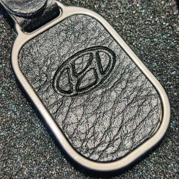 Toyota%20Metal%20and%20Leather%20Premium%20Keychain%20For%20Toyota%20Yaris%20Vitz%20Prius%20Landcruiser%20Prado%20Mark%20X%20Camry%20Cars%20and%20Bikes-%20Black%20-%20Image%205