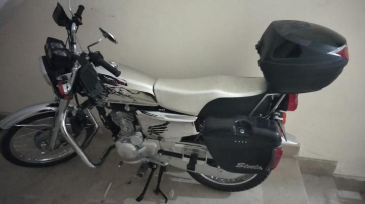 Side%20Box%20%7C%20Luggage%20box%20%7C%20Tourist%20Box%20%7C%20Pair%20(02%20pcs%20Right%20&%20Left)%20-%20Image%208