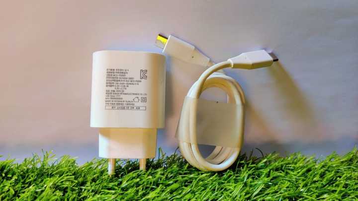 LG_Fast%20Charger%205.0V%201.8A%20or%209.0V%201.8A%20Qualcomm%203.0%2018watt%20/%209V%20%202.77A%20Super%20fast%20charger%20For%20LG_V10%20V20%20V30%20V60%20G5%20G6%20G7%20G8%20velvet%20vivo_S1%20S1%20Pro%20A%2010%2020%2030%2032%2050%2052%2053%2070%2072%20and%20All%20Others%20Smartphones%20-%20Image%204