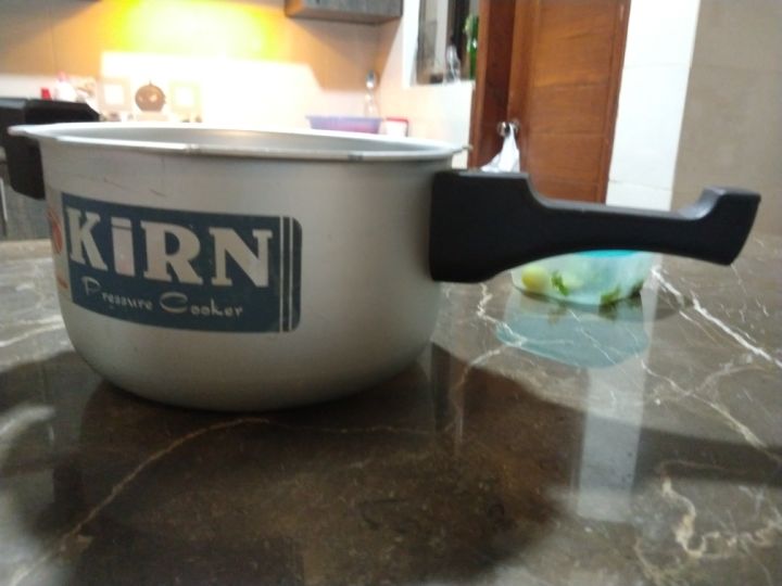 Kirn%20Falcon%20Pressure%20Cooker%20%20High-Quality%20Aluminum%20%205L%20to%2013L%20-%20Image%203