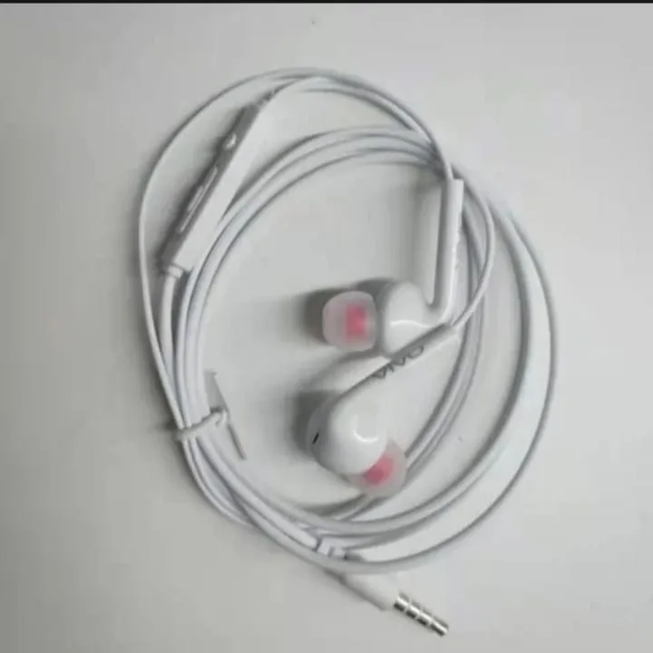 Pack%20Of%202%20Vivo%20Handsfree%20(Black%20&%20White)%20-%20Volume%20Control-Deep%20Base%20Sound%20for%20gaming%20and%20music%20experience.3.5mm%20With%20Mic%20Best%20Quality%20Handfree%20-%20Image%204