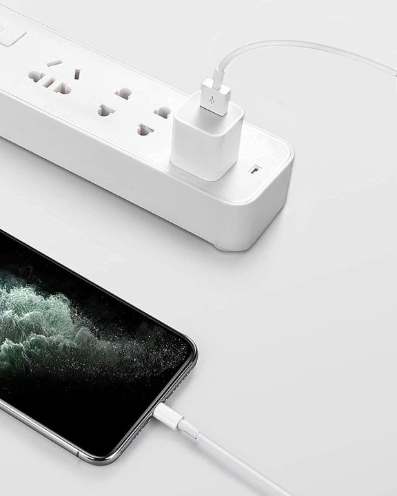 Iphone%205W%20charger%20with%20cable%20and%20adapter%20-%20Image%203