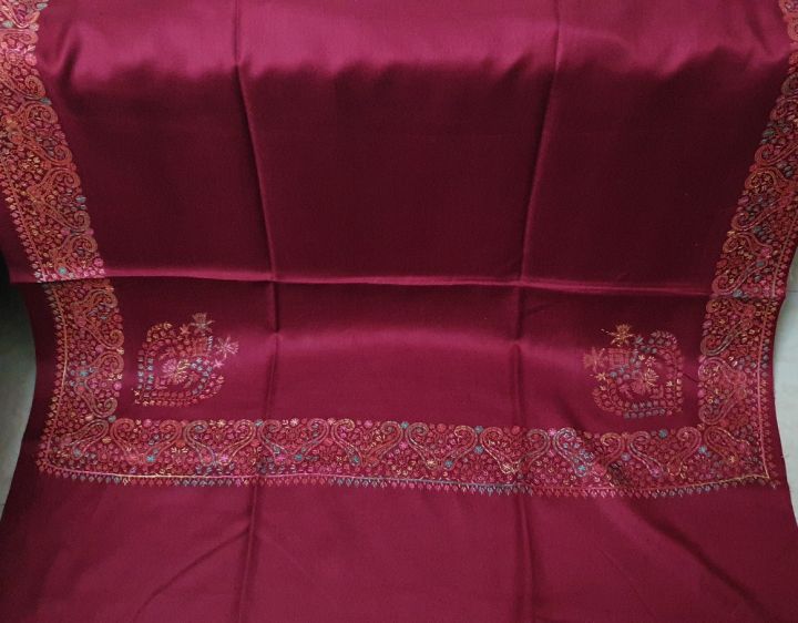 Winter%204%20border%20Kashmiri%20Hand%20Embroidered%20Shawl%20For%20Women/Girls%20-%20Image%209