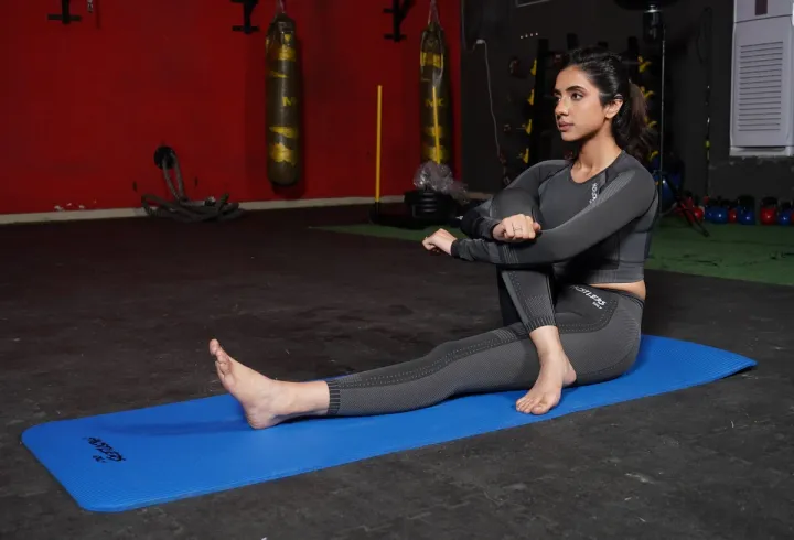 Hustlers%20Yoga%20Mat%20-%20Imported%20Spot%20Clean%20Yoga%20Matt%20-%208mm%20thick%20-%20L:%2070%20x%20%20W:%2024%20-%203.15lbs%20-%2080%25%20thermoplastic%20elastomer/20%25%20rubber%20-%20Sea%20Blue%20-%20Image%203