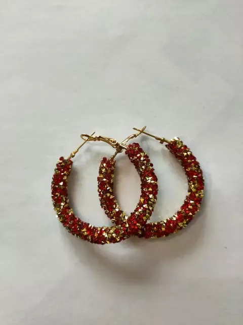 Charm%20Red%20n%20Gold%20Hoop%20Earring%20-%20Image%204