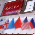 10Pcs Gold-Plated Plastic Base Round Square Flagpole Base Table Flag Holders Mini Flag Bases Decoration Natuo. 
