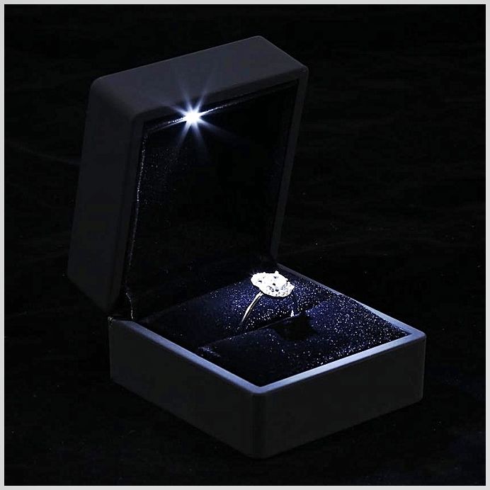 Spot%20Lighted%20Ring%20Box%20with%20LED%20for%20Proposal%20Engagement%20Jewelry%20Displaying%20Gift%20Holder%20With%20Ring%20-%20Image%202