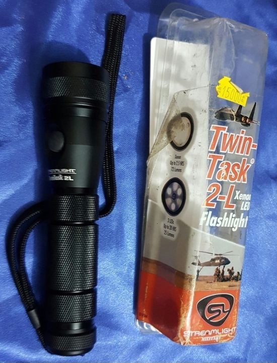 Surefire%202L%20Twin%20Task%20Flashlight%20-%20Image%204