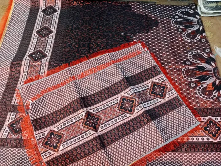 Washable%20Fancy%20Bed%20sheets%20Of%20High%20Quality%20Imported%203%20Piece%20-%20Image%202