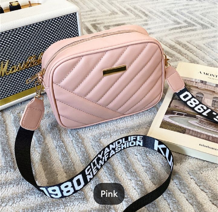 Leather%20Handbag%20for%20Girls,%20Casual%20Crossbody%20and%20Shoulder%20Bag,%20Stylish%20Women's%20Purse%20with%20Phone%20Pouch,%20Trendy%20Gift%20Bag%20-%20Image%203