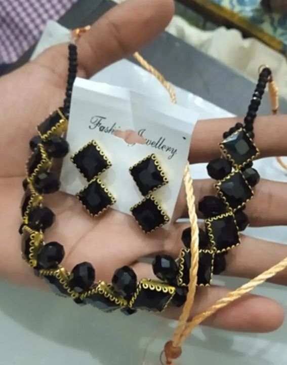 Premium%20Quality%20Black%20Stones%20Choker%20Necklace%20With%20Earrings%20Set%20-%20Black%20Choker%20Necklace%20For%20Wedding%20-%20Black%20And%20Gold%20Choker%20-%20Black%20Necklace%20-%20Wedding%20Choker%20Set%20-%20Black%20And%20Gold%20Choker%20Set%20-%20Choker%20Set%20With%20Earrings%20-%20Image%203