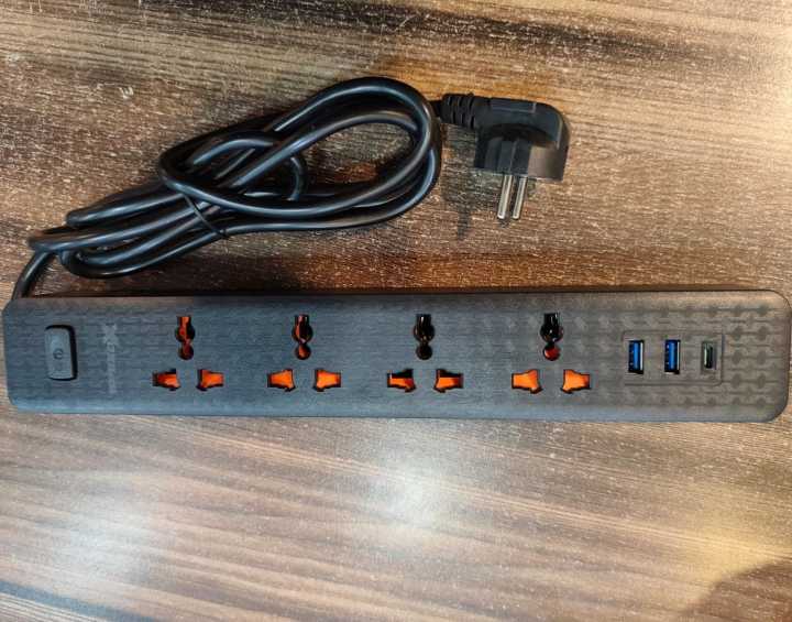 SpeedX%20403PUC%20Power%20Strip%20Multi%20Power%20Plug%20Extension%20Board%20with%203%20USB%20Ports%20+%204%20Sockets%20Universal%20Travel%20Charging%20Adapter%20-%20Image%203