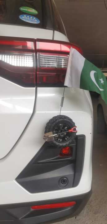 Pakistan%20Flag%20with%20Car%20Tyre%20Antenna%20-%20Image%206
