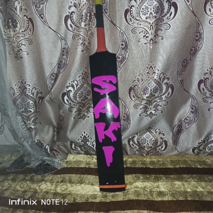 Saki%20Exclusive%20Tape%20Ball%20Cricket%20Bat%20-%20Image%202