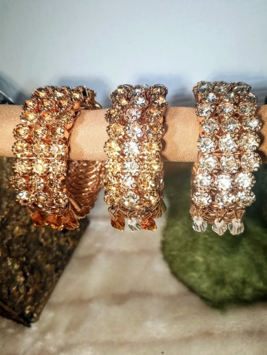 Gold-Plated%20Zircon%20Kundan%20Bracelet%20%E2%80%93%20Traditional%20Bridal%20&%20Festive%20Jewelry%20for%20Girls%20%7C%20Fashion%20Gift%20-%20Image%202