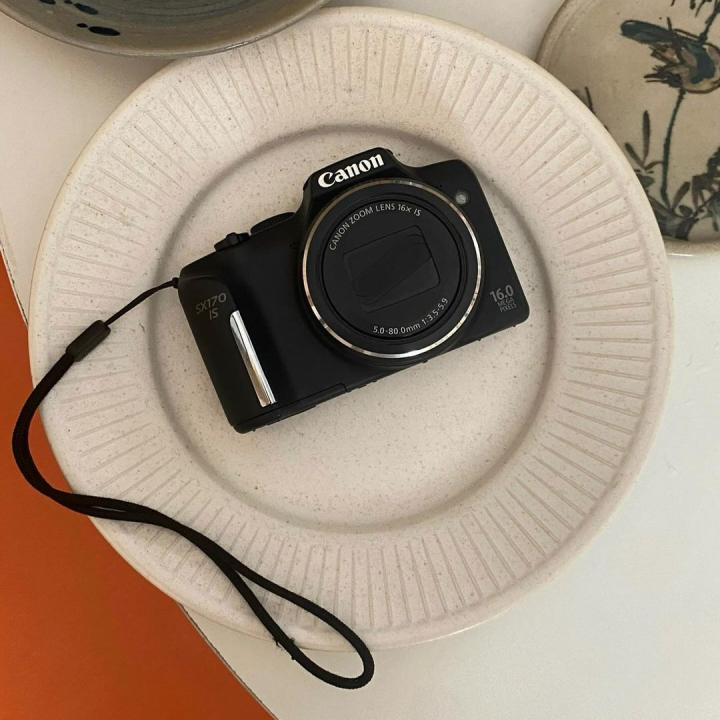 Canon PowerShot SX170 IS – Advanced Compact Camera with 16MP Sensor, 16x Optical Zoom, and Intelligent Image Stabilization – Perfect for Capturing Stunning Photos and HD Videos