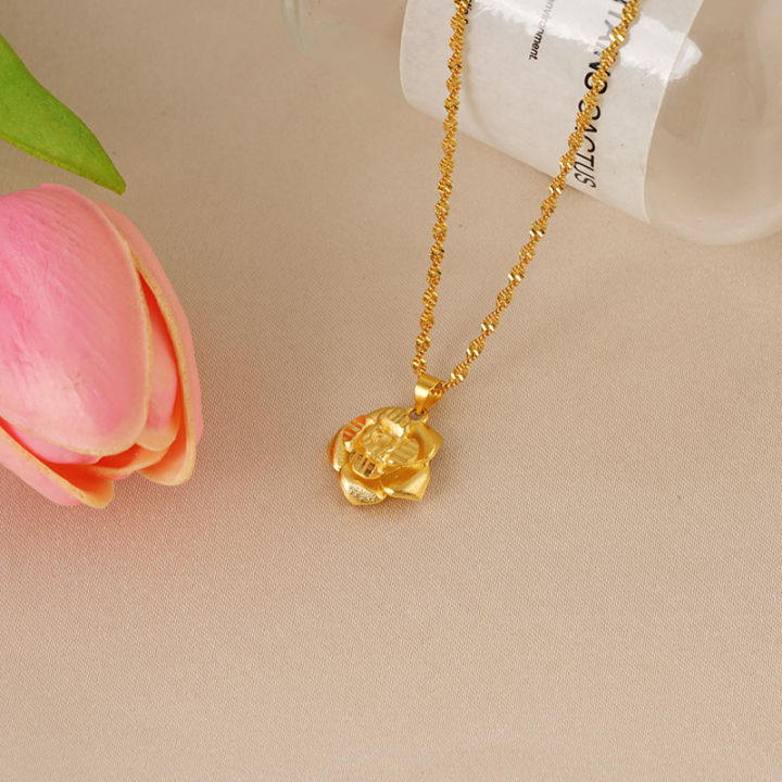 Rose petal women's necklace pendant imitation gold pop style jewelry versatile, fresh and delicate flowers, niche temperament