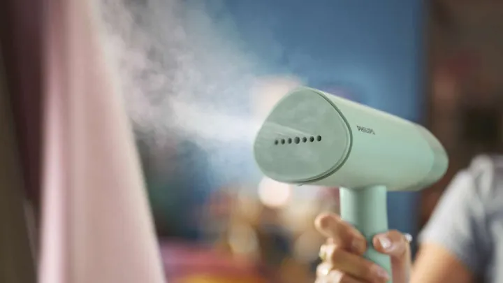 Philips%20Handheld%20Steamer%20STH3010/70%20Compact%20&%20foldable.%20Kill%2099.9%25%20of%20bacteria%20-%20Image%204