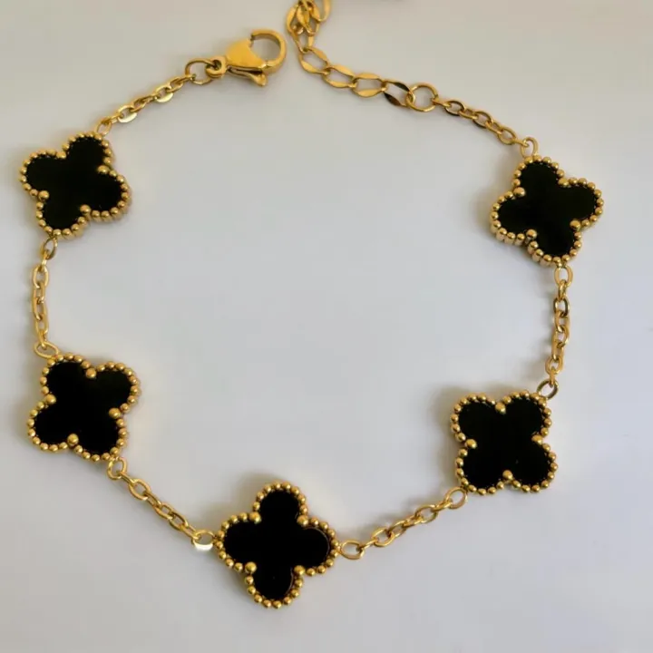 Clover%20Leaf%20Chain%20Bracelet%20-%2018K%20Gold%20Plated%20Bracelet%20-%20Stainless%20Steel%20Bracelets%20-%20Anti%20Tarnish%20JeweIry%20-Imported%20Thai%20Quality%20Jewellery%20For%20Girls%20&%20Women%20-%20Image%205