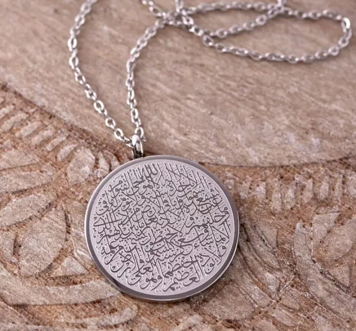 Ayat-ul-kursi%20necklace%20%7C%20Ayat-ul-kursi%20Pendant%20%7C%20Ayat-ul-kursi%20%20for%20Men%20and%20Women%20%20Calligraphy%20Qurani%20Verse%20Locket%20%7C%20islamic%20jewellery%20%7C%20Perfect%20Gift%20for%20Friends%20-%20Image%206