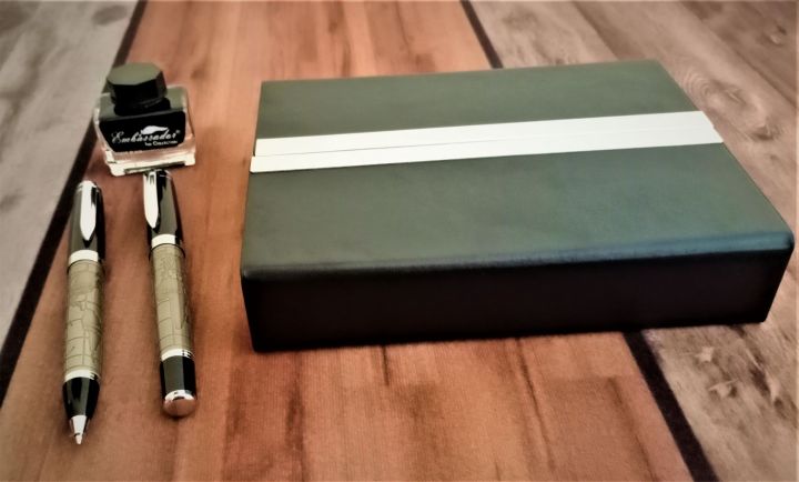 3%20in%201%20Executive%20Gift%20Set%20of%20Fountain%20Pen-Ball%20Pen%20and%20Ink%20Pot%20With%20Premium%20Gift%20Box%20-%20Image%207