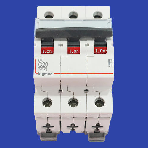 Three%20Pole%20Circuit%20Breaker%20Legrand%206,%2010,%2016,%2020,%2025,%2032,%2040,%2063,%20Amp%20-%20Image%202