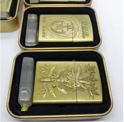 Zippo%20Premium%20Quality%20Lighter%20with%20Fuel%20-%20Image%206