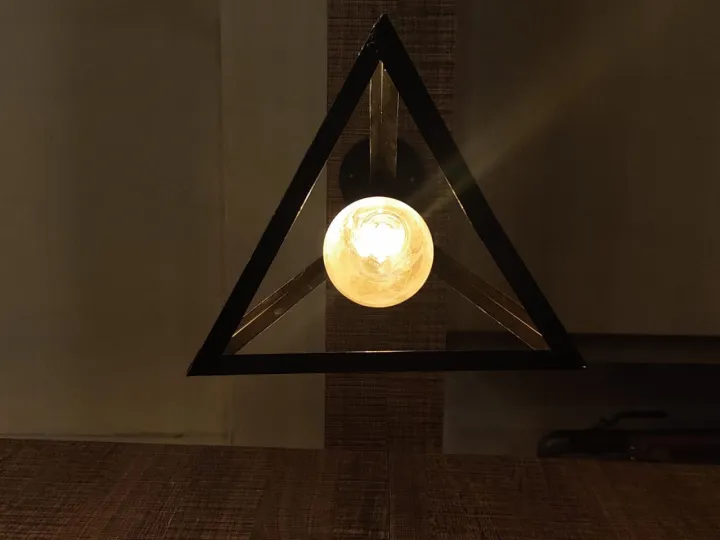 Triangle%20Lamp%20Indoor%20Unique%20Geometric%20Vintage%20Styled%20Bulb%20Fixture%20Hanging%20Ceiling%20Warm%20Shade%20Black%20Aluminum%20Body%20Triangle%20Shaped%20Pendant%20Light%20-%20Image%206