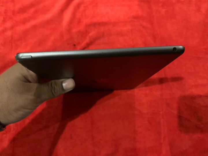 IPAD Wifi 8th Generation with Box 32 GB BY ChAudharySAqlain7 All Ok Price Only 59k