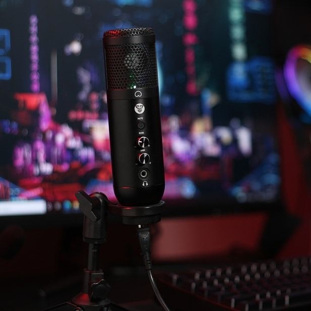 FANTECH%20MCX01%20LEVIOSA%20Professional%20Condenser%20Microphone%20With%20RGB%20Illumination%20And%20Cardioid%20Polar%20Pattern%20USB%20XLR%20Cable%20With%20Table%20Stand%20-%20Image%203