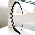Mens/ Womens Metal Wavy Football Headband Hairband with Teeth Black Soccer Sports Headband. 