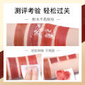 Leezi Swan matte velvet lip glaze non-stick cup is not easy to fade matte non-drying whitening lipstick. 