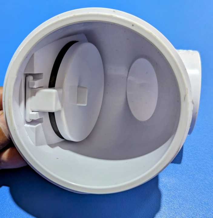 PVC%20Drainage%20Non-Return%20Valve%20-%20Image%204