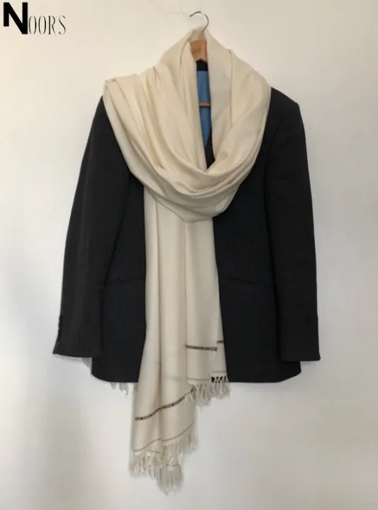 Noor's%20Mens%20Pure%20Woolen%20Pashmina%20Dussa%20Shawl%20Full%20Size%20NSSH001%20(Weighs%20Only%20500g%20%E2%80%93%20Ultra-light%20yet%20perfectly%20warm,%20making%20it%20ideal%20for%20winter)%F0%9F%A7%A3%20Noor%E2%80%99s%20Premium%20Wool%20Shawl%20for%20Men%20%E2%80%93%20Luxury,%20Warmth%20&%20Style%20Wrap%20yourself%20in%20elegance%20with%20Noor%E2%80%99s%20Premium%20Wool%20-%20Image%204