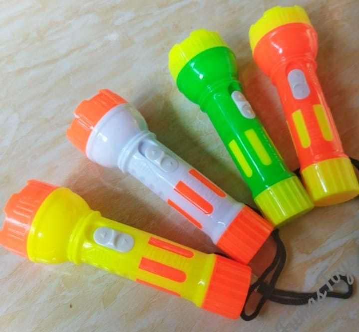 MINI%20FLASHLIGHT%20KIDS%20TOYS%20LED%20YELLOW%20WHITE%20GREEN%20ORANGE%20LIGHT%20-%20Image%202