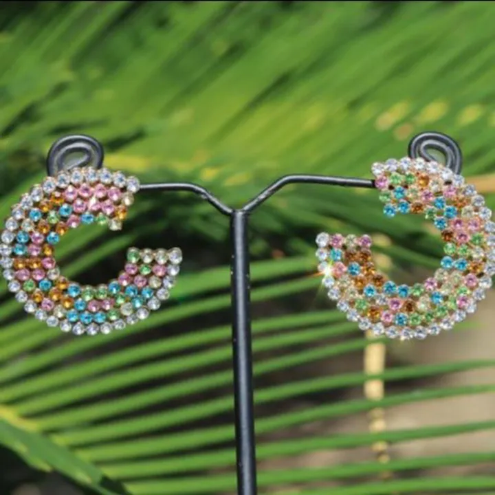 Rainbow%20Pearlescent%20Round%20Hoop%20Earrings-%20Earrings%20for%20Girls%20Stylish%20-%20Image%204