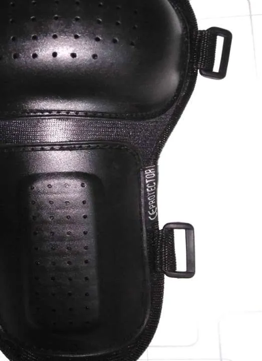 Commando_Kit%20Black%204%20piece%20knee%20and%20Elbow%20Protective%20Pads%20-%20Image%205