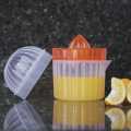 Plastic Manual Mini Hand Juicer Citrus/oranges juice Extractor - 500ml. 