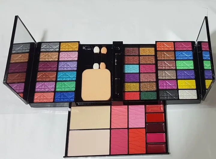 B.B%20LOVELY%20MAKE%20UP%20KIT%20PALETTE%204%20in%201%20-%20Image%202