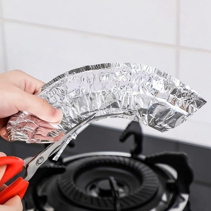 Disposable%20Aluminum%20Foil%20Stove%20Top%20Liners%20%E2%80%93%2010-Pack%20for%20Easy%20Maintenance%20and%20Burner%20Protection%20-%20Image%203
