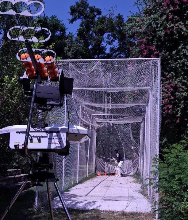 ROBOWLER%20Professional%20Bowling%20Machine%20%E2%80%93%20Ideal%20for%20Beginners%20&%20Solo%20Practice,%20Lightweight,%20Adjustable%20Speed%20up%20to%20140kph/87mph,%20and%20Low%20Power%20Consumption.%20Offers%20Swings,%20Yorkers,%20Bouncers,%20and%20Easy%20Portability%20for%20Indoor%20or%20Outdoor%20Use.%20-%20Image%203