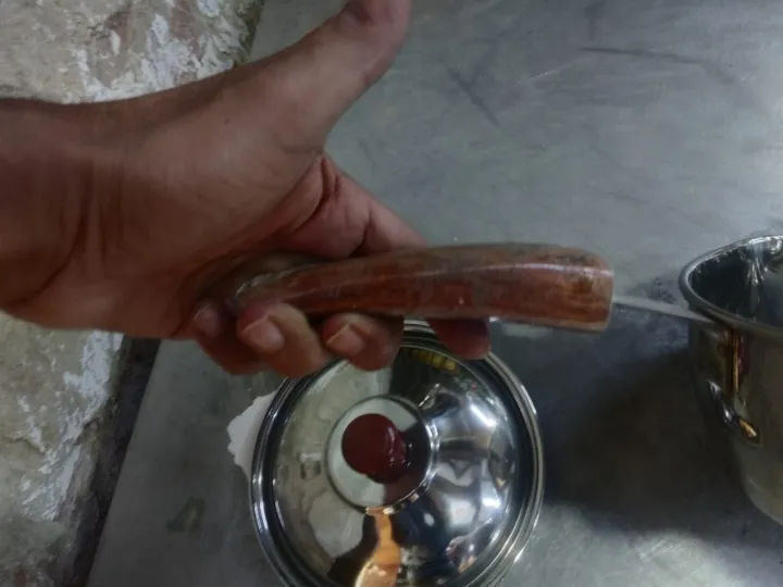 Small%20Cooking%20Pot%20Degchi%20with%20Lid%20Heavy%20Stainless%20Steel%20Capacity%20750%20grams%20-%20Image%202