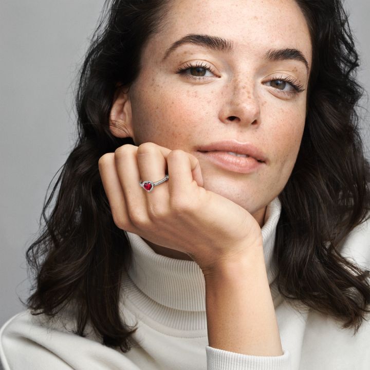 Pandora%20Elevated%20Red%20Heart%20Ring%20-%20Image%204