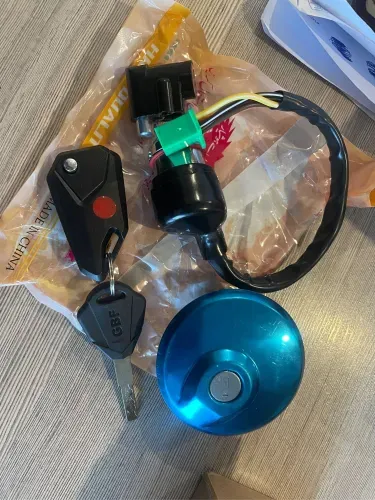 Suzuki%20GS%20and%20SE%203in1%20Knife%20Style%20Key%20Kit%20with%20Ignition%20Switch,%20Tank%20Lid%20and%20Handle%20lock%20-%20Image%203