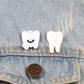 Metal Enamel Teeth Lapel Pin Collar Badge, Brooch Cartoon Teeth Badge Pin Trendy Jewelry Gift for Friend Dentist Teeth Enamel Pins Crystal Metal Brooches, Oral Health Enamel Pins, Lapel Badges Fun Dental Implant, Medical Organ Metal Badge. 